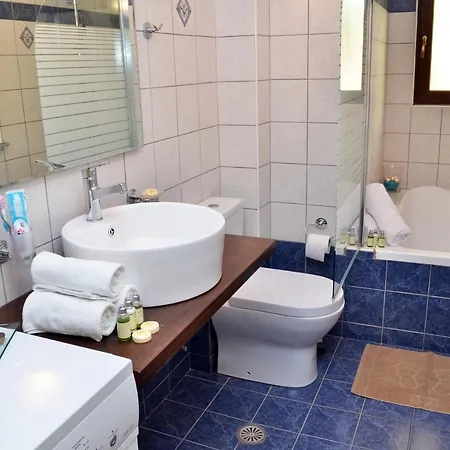 Modern With Lovely Terrace And Sea View شقة *