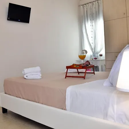 Modern With Lovely Terrace And Sea View شقة خيرسونِسوس